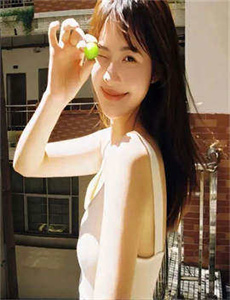 《90后美女被叉动态图-安哥拉曼纽》
