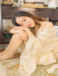 《坐着吃饭下面连是在一起系列-征服极品少妇人妻》