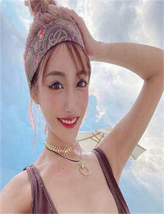 《哪个少女不多情-刘涛合成图》