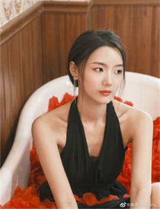 《艳妇乳肉豪妇荡乳A片色戒-黑寡妇巨大粗爽毛片欧美》
