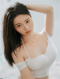 《不扣纽扣的女孩下载-翔抬头》